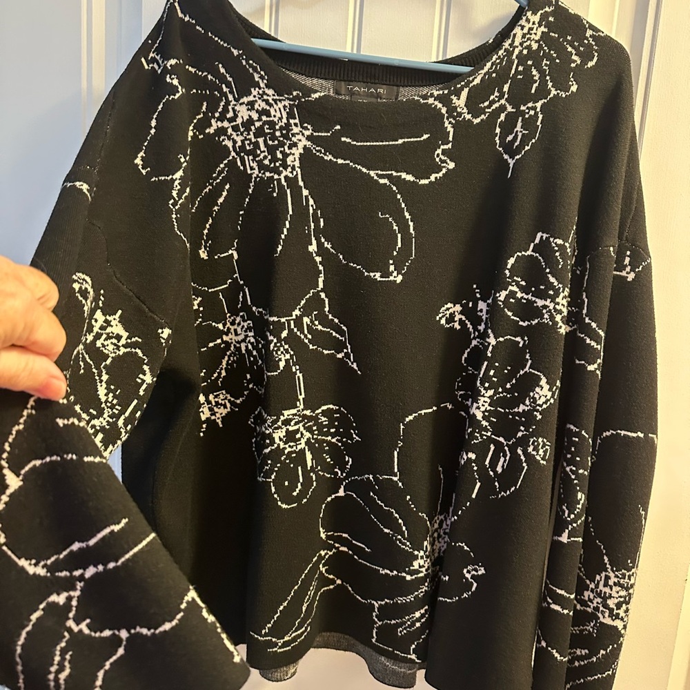 Tahari Black and White Knit Top